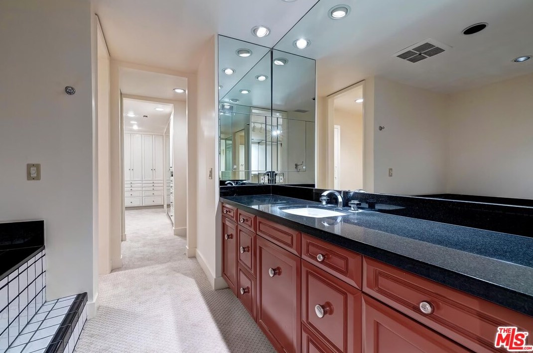 2169 Century Hl, Los Angeles CA  90067-3534 exterior