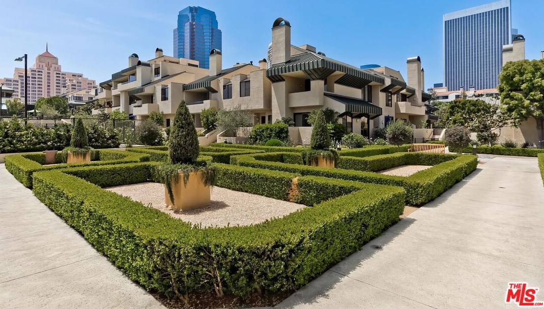 2169 Century Hl, Los Angeles CA  90067-3534 exterior