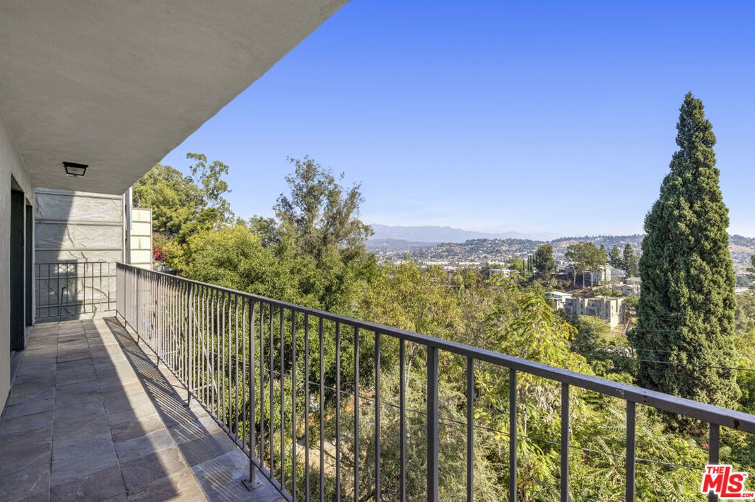 2352 Silver Ridge Ave, Los Angeles CA  90039-3646 exterior