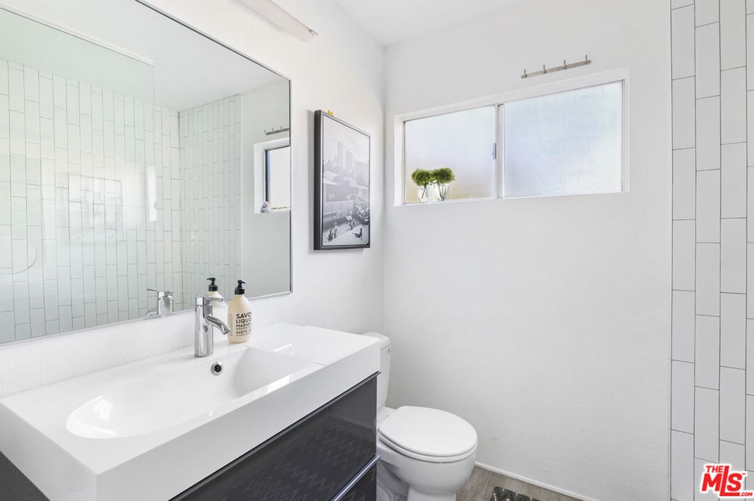 2352 Silver Ridge Ave, Los Angeles CA  90039-3646 exterior