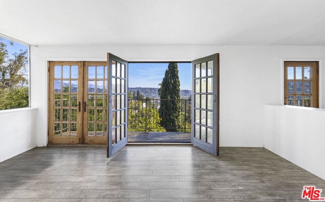 2352 Silver Ridge Ave, Los Angeles CA  90039-3646 exterior