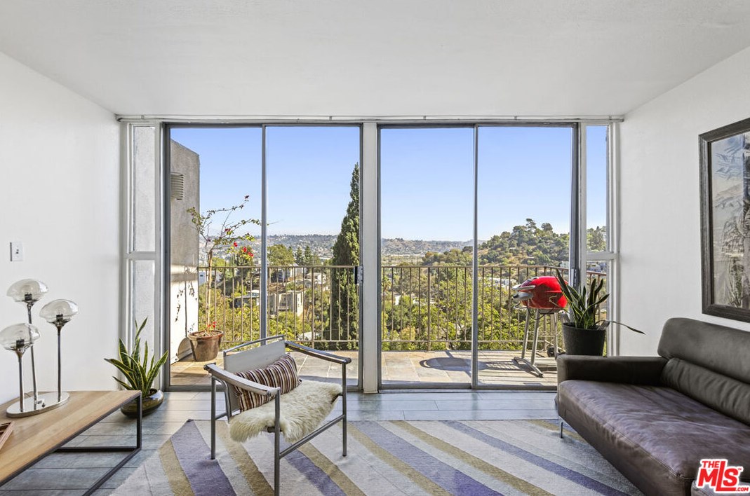 2352 Silver Ridge Ave, Los Angeles CA  90039-3646 exterior