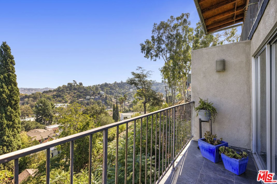 2352 Silver Ridge Ave, Los Angeles CA  90039-3646 exterior