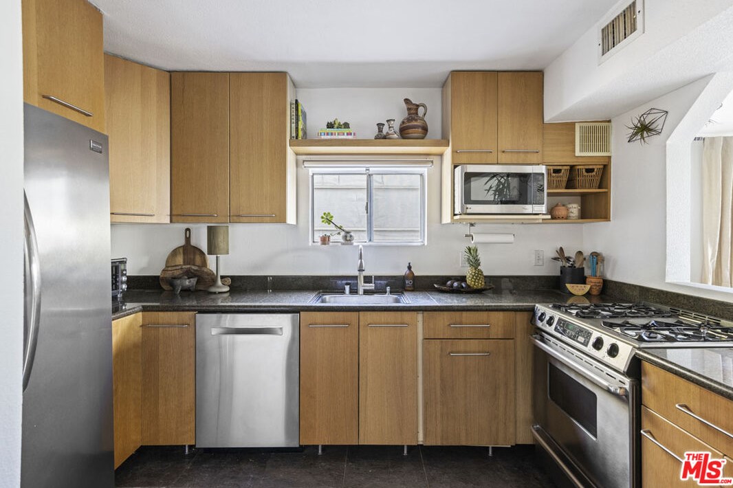 2352 Silver Ridge Ave, Los Angeles CA  90039-3646 exterior