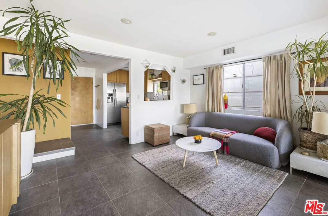 2352 Silver Ridge Ave, Los Angeles, CA 90039-3646