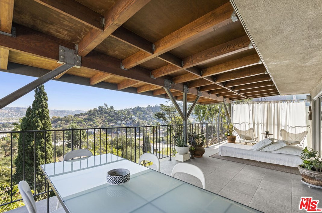 2352 Silver Ridge Ave, Los Angeles CA  90039-3646 exterior