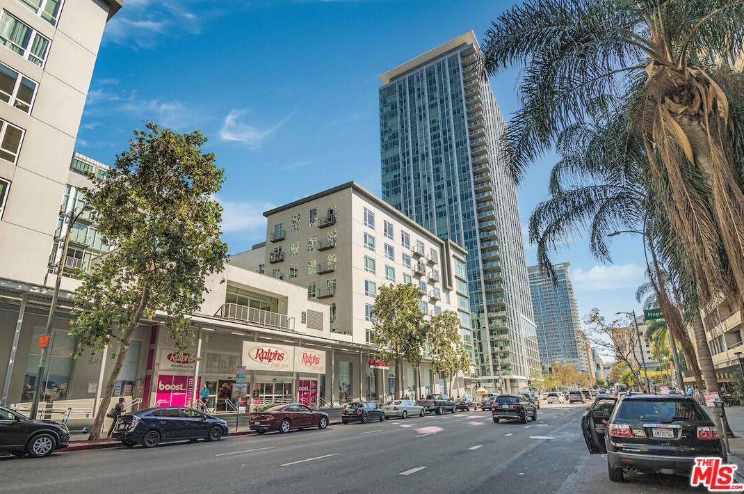 645 9th St, Los Angeles CA  90015-1819 exterior