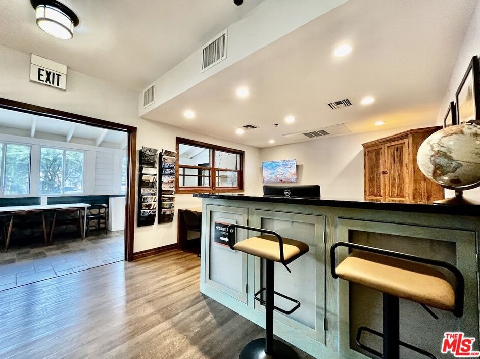 137 S Topanga Canyon Blvd, Topanga, CA 90290