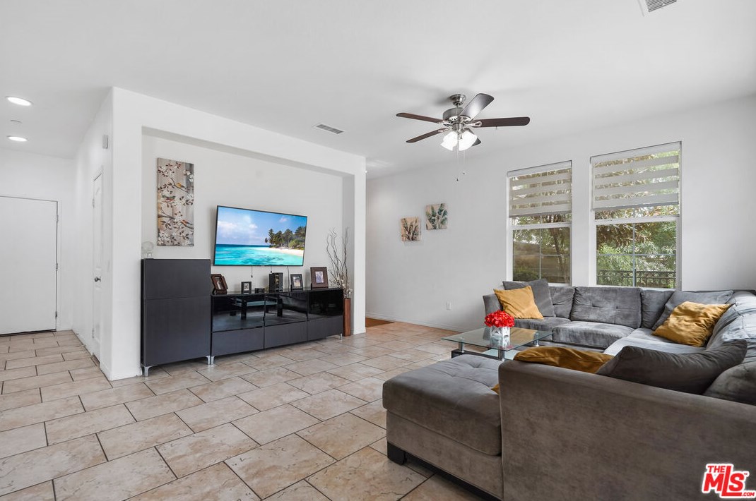 1668 Heywood St #e, Simi Valley, CA 93065
