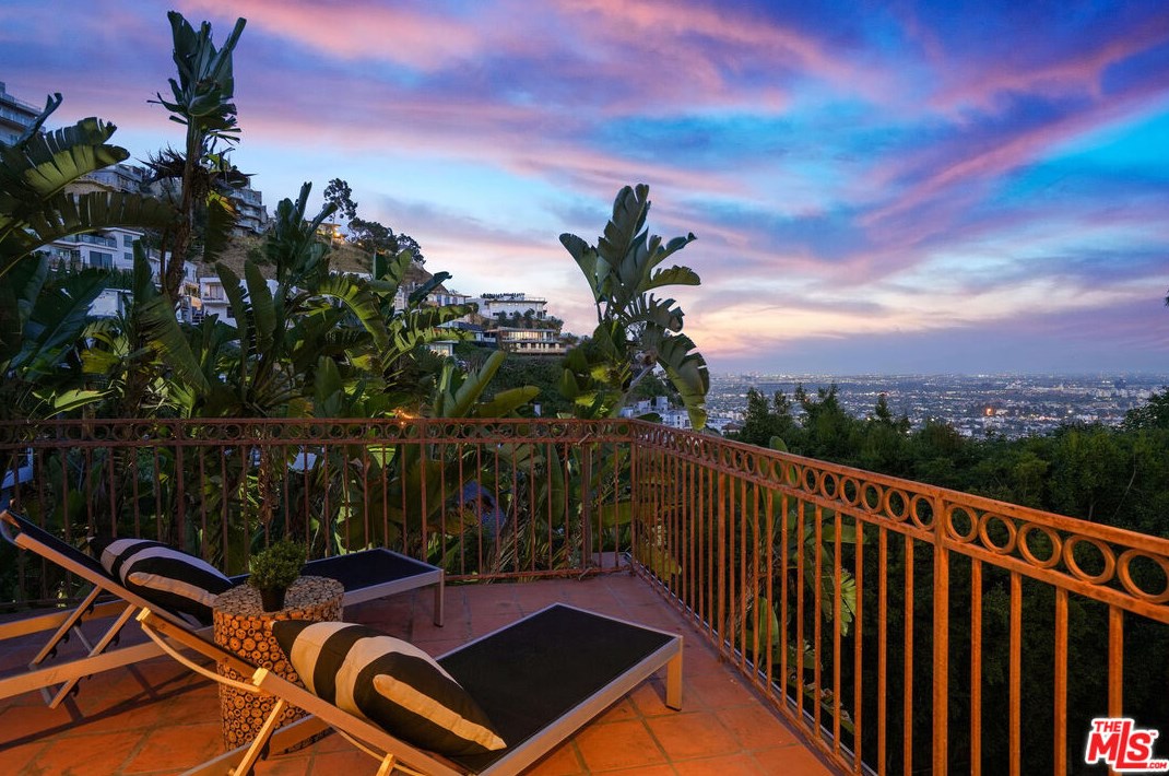 8501 Hollywood Blvd, Los Angeles, CA 90069-1413