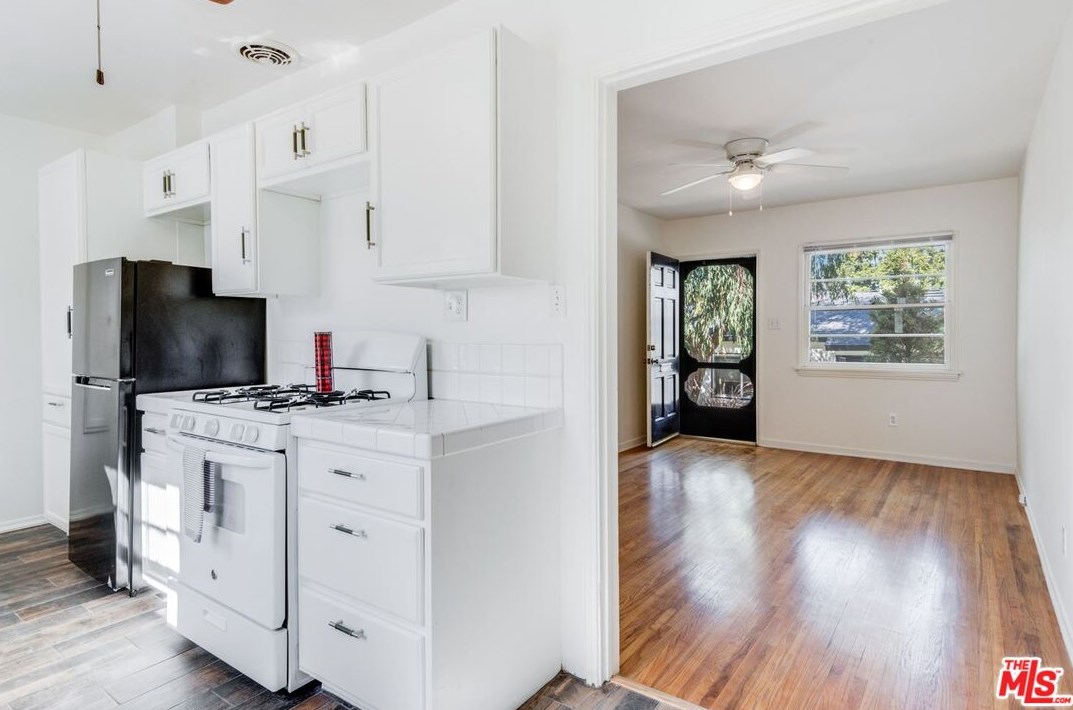 634 Sheldon St, El Segundo CA  90245-3035 exterior