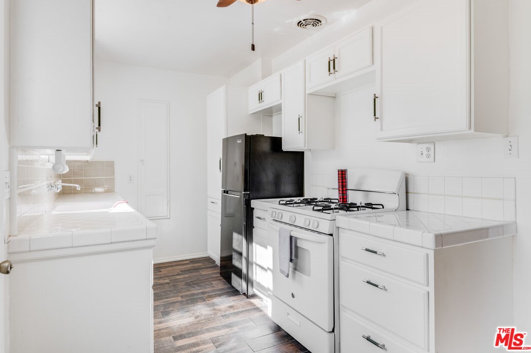 634 Sheldon St, El Segundo CA  90245-3035 exterior