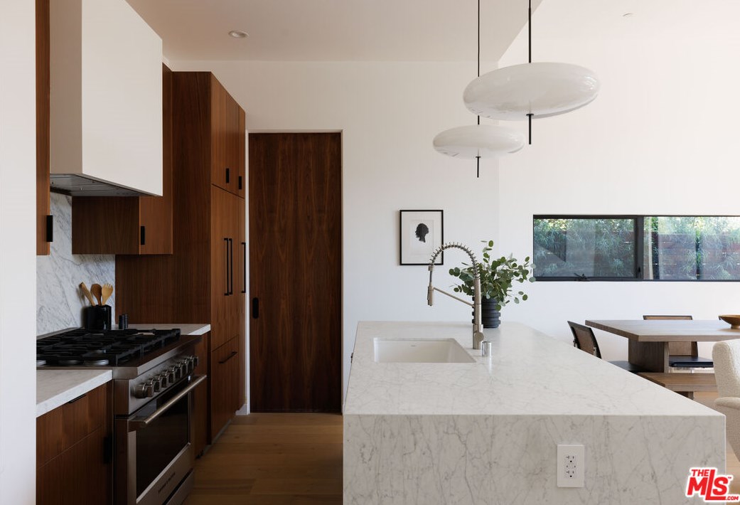 2617 Marathon St, Los Angeles, CA 90026-3807