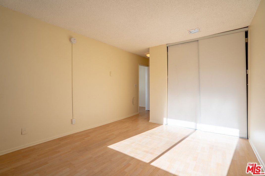 210 La Fayette Park Pl, Los Angeles CA  90057-1357 exterior