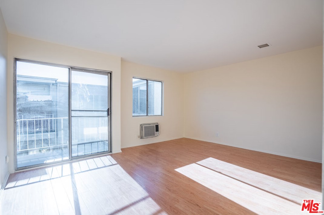 210 La Fayette Park Pl, Los Angeles CA  90057-1357 exterior