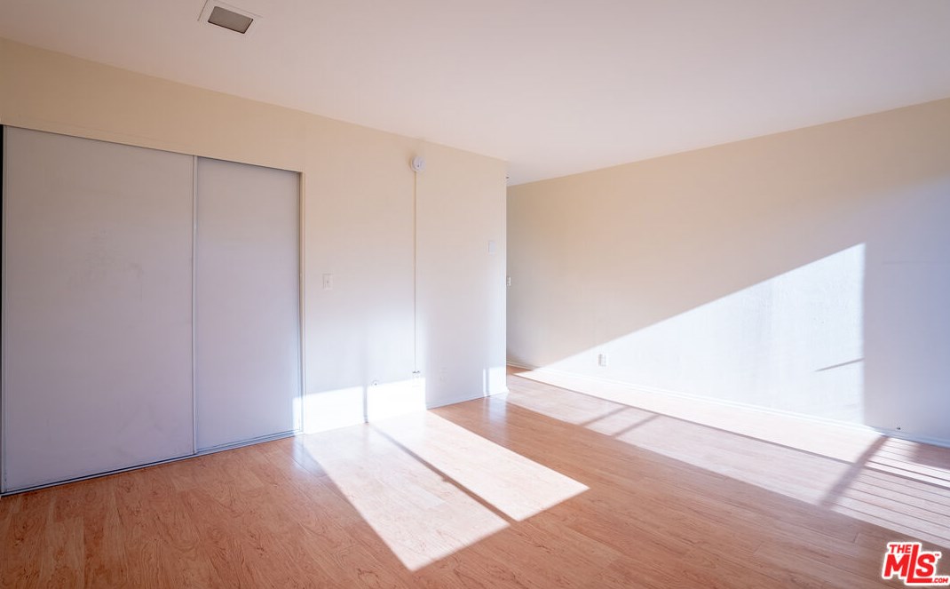 210 La Fayette Park Pl, Los Angeles CA  90057-1357 exterior