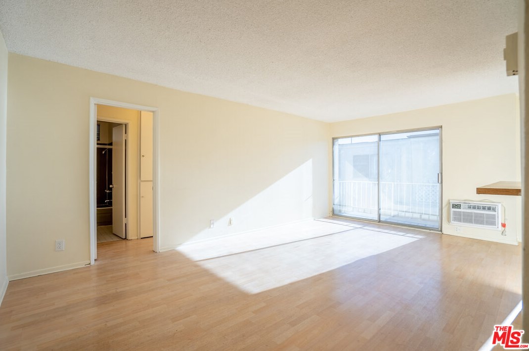 210 La Fayette Park Pl, Los Angeles CA  90057-1357 exterior