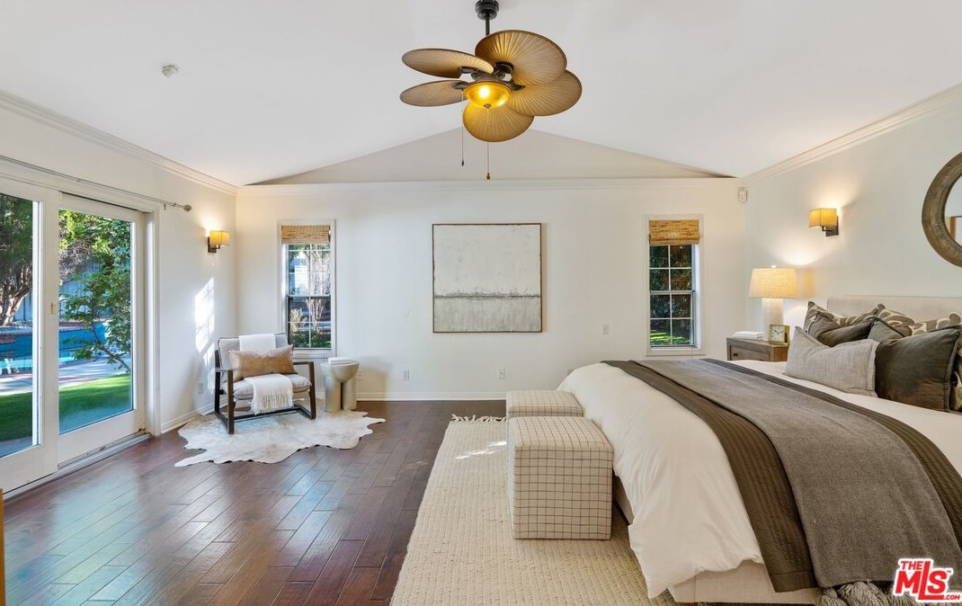 18128 Erwin St, Los Angeles CA  91335-7146 exterior