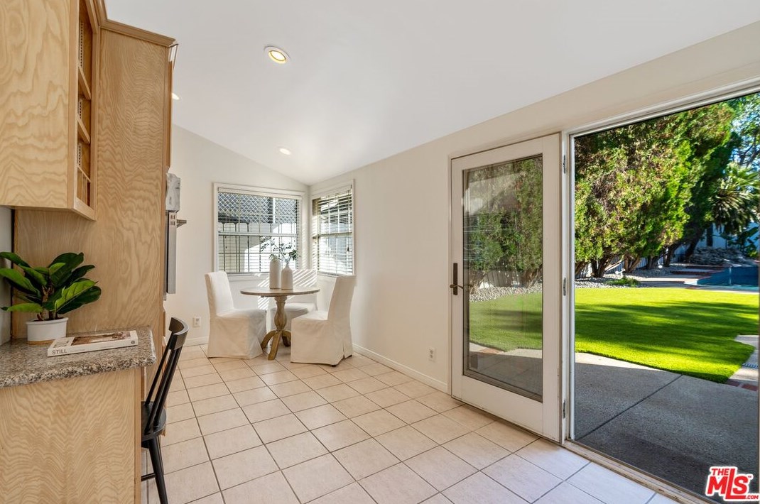 18128 Erwin St, Los Angeles CA  91335-7146 exterior