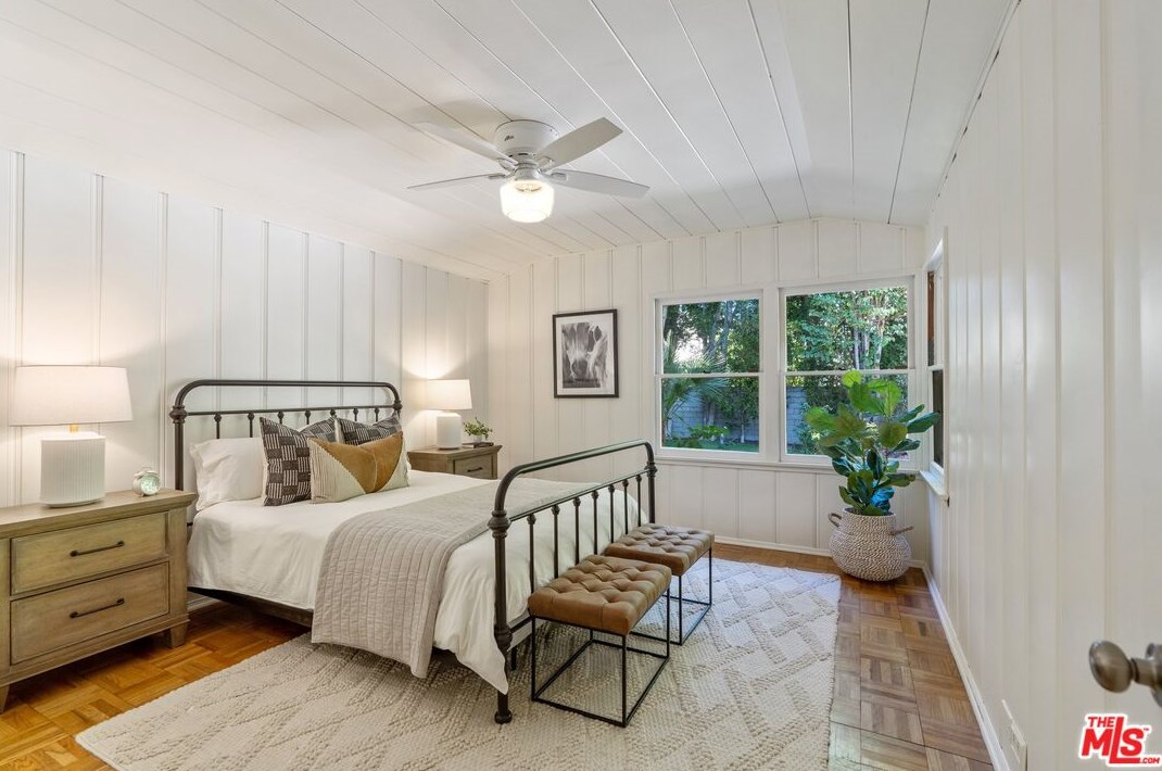 18128 Erwin St, Los Angeles CA  91335-7146 exterior