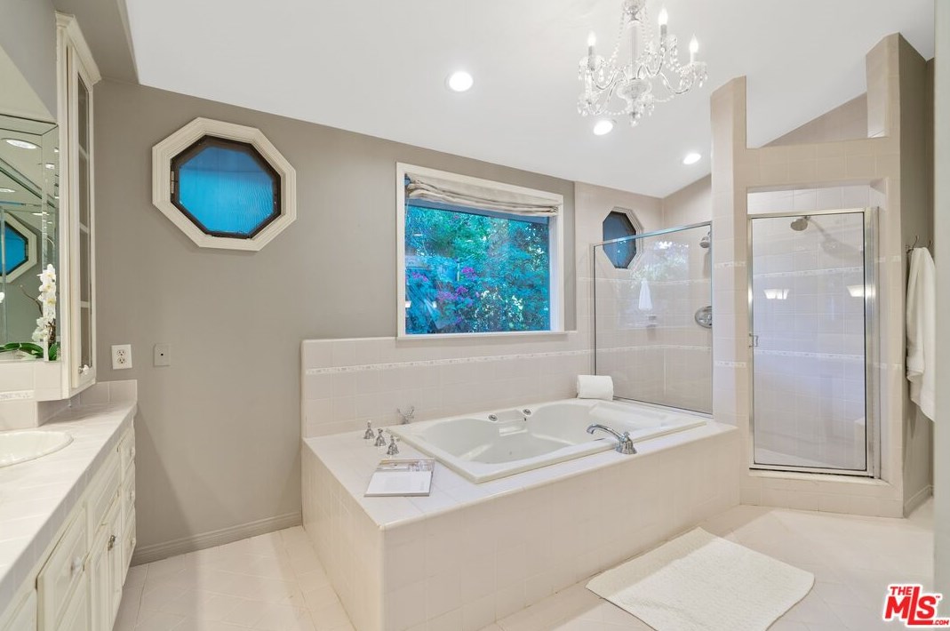 18128 Erwin St, Los Angeles CA  91335-7146 exterior