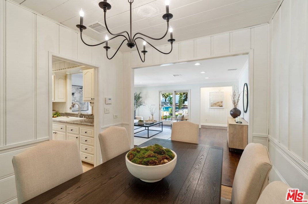 18128 Erwin St, Los Angeles CA  91335-7146 exterior