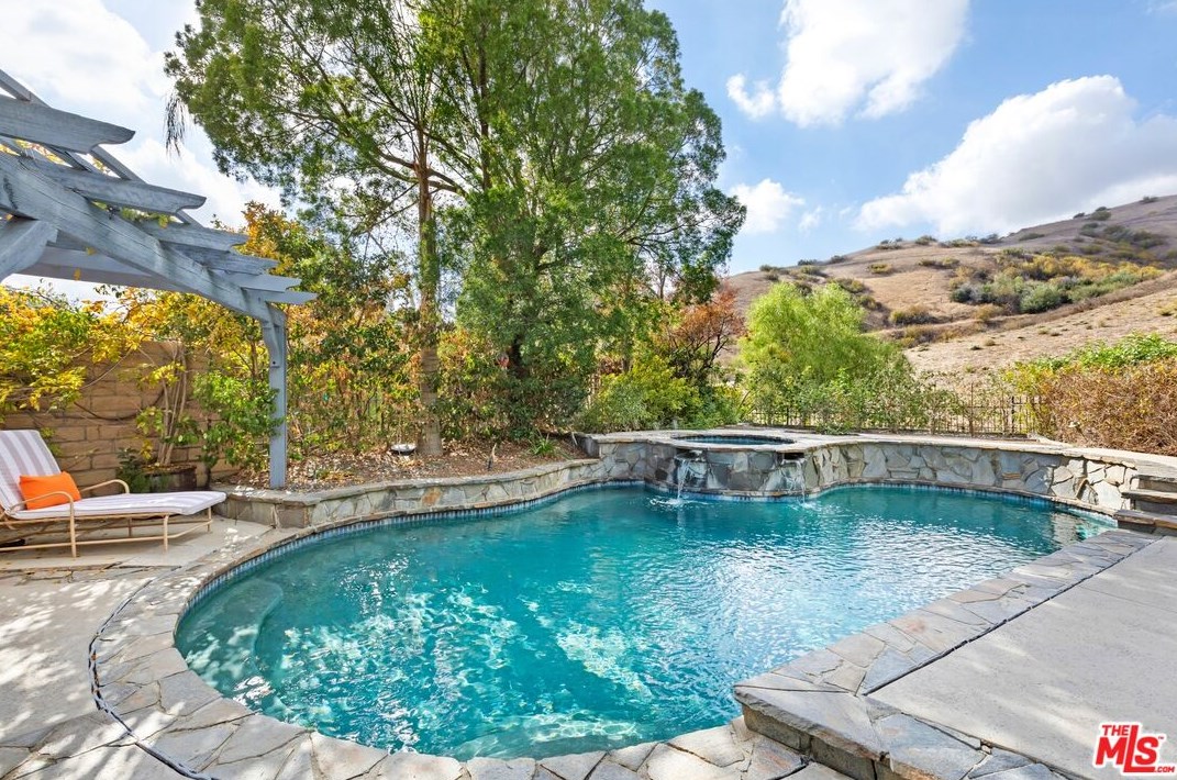 13007 Jolette Ave, San Fernando, CA 91344