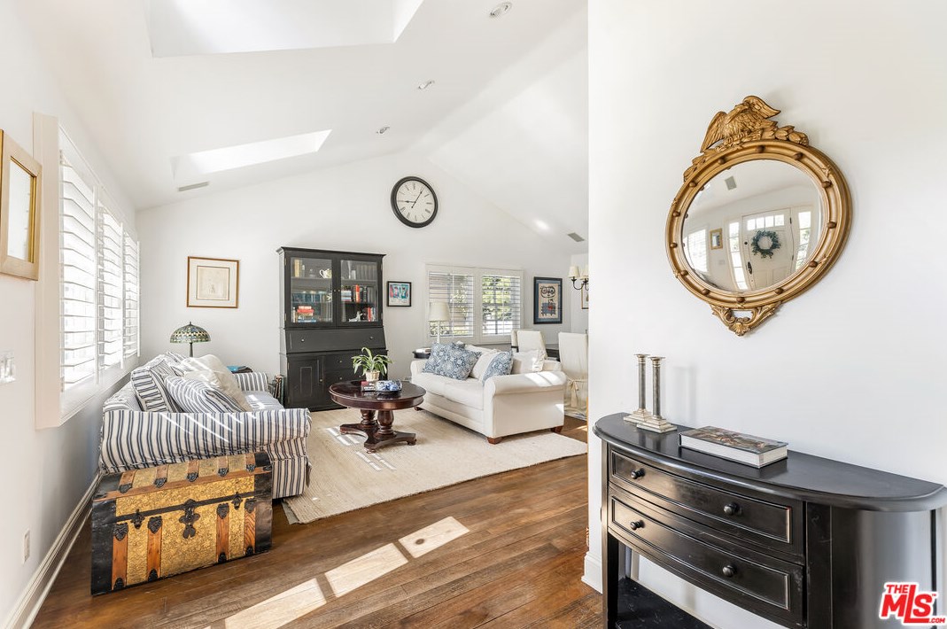 10743 Richland Ave, Los Angeles, CA 90064-4221