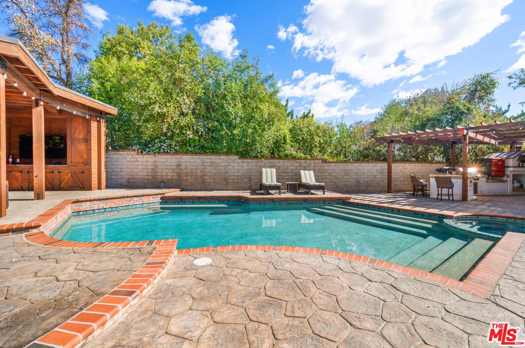6243 Watertree Ct, Calabasas, CA 91301