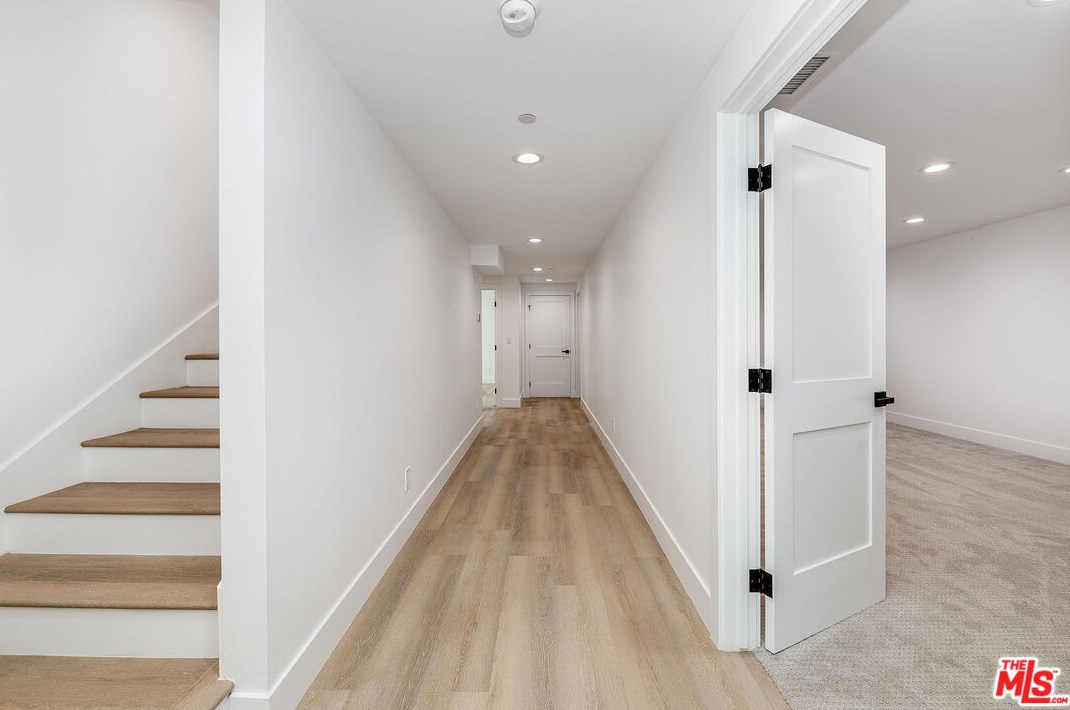 1025 Carmelina Ave, Los Angeles CA  90049-5809 exterior