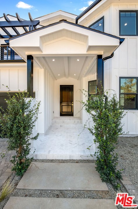 1025 Carmelina Ave, Los Angeles, CA 90049-5809