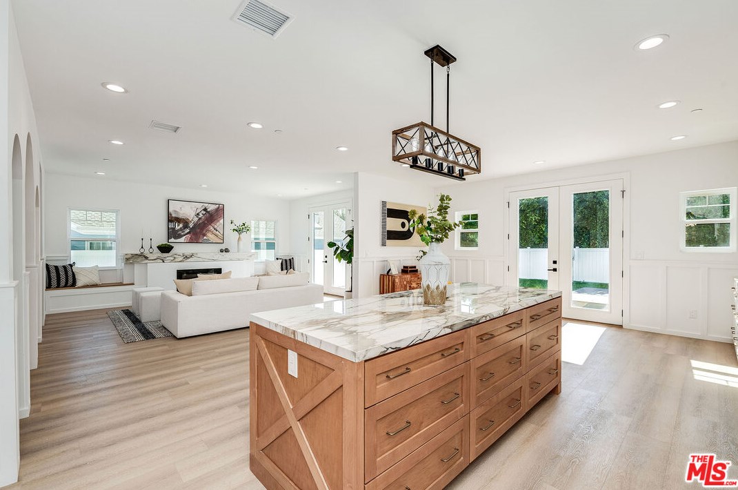 1025 Carmelina Ave, Los Angeles CA  90049-5809 exterior
