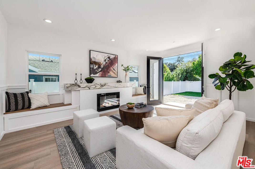 1025 Carmelina Ave, Los Angeles CA  90049-5809 exterior