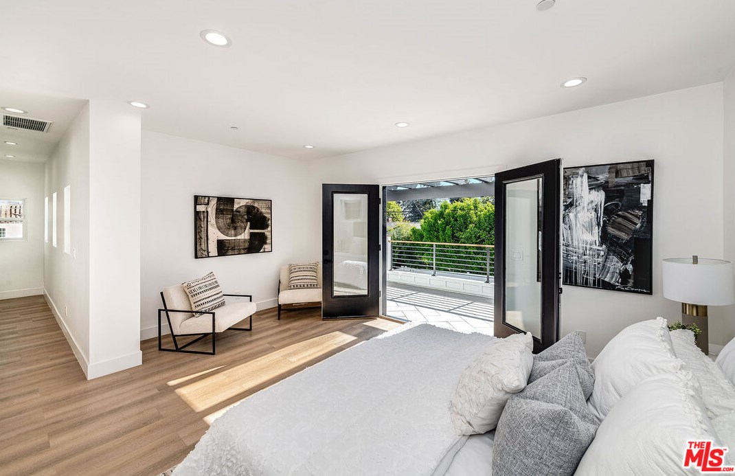 1025 Carmelina Ave, Los Angeles CA  90049-5809 exterior