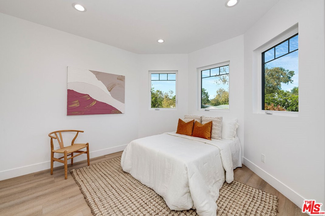 1025 Carmelina Ave, Los Angeles CA  90049-5809 exterior