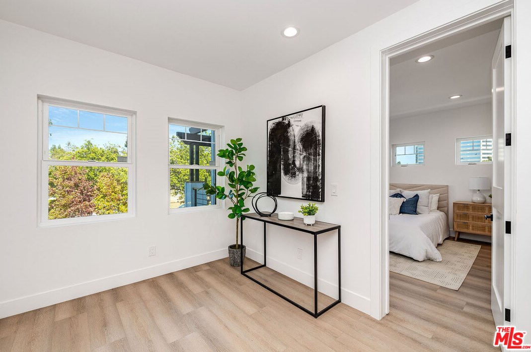 1025 Carmelina Ave, Los Angeles CA  90049-5809 exterior