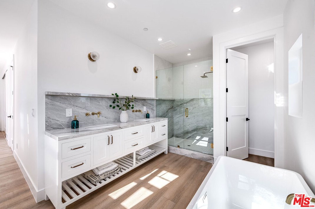 1025 Carmelina Ave, Los Angeles CA  90049-5809 exterior