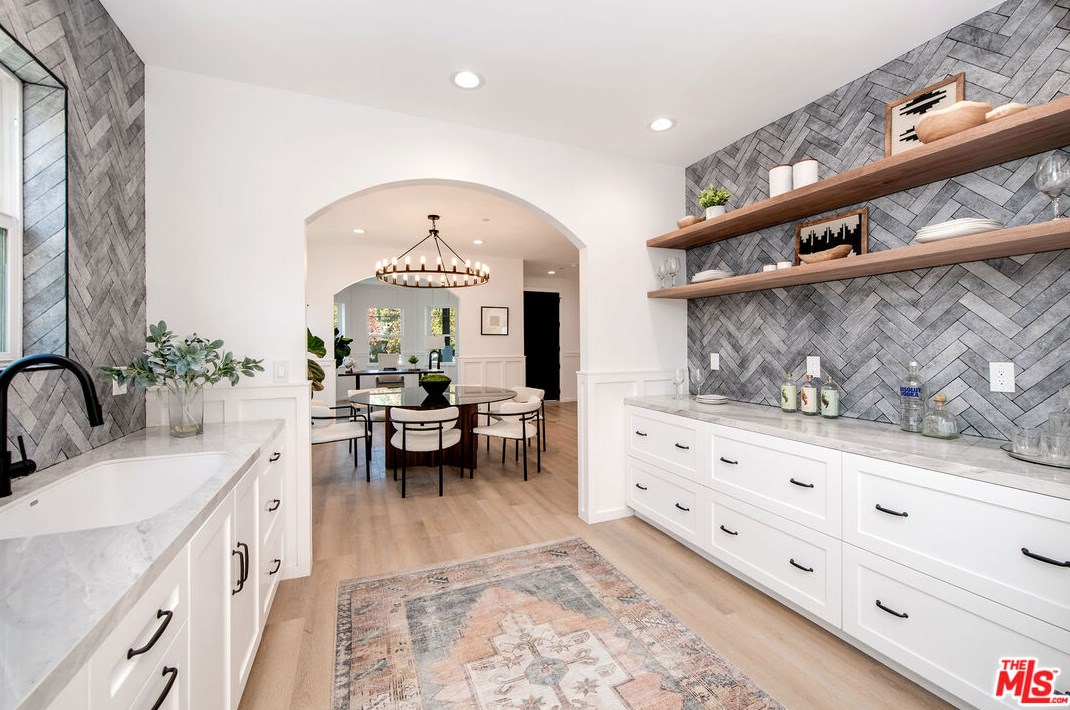 1025 Carmelina Ave, Los Angeles CA  90049-5809 exterior