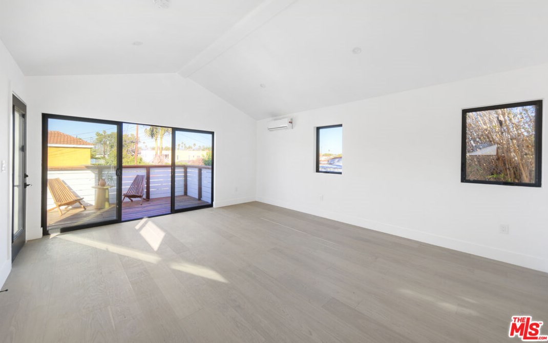 1828 Cochran Ave, Los Angeles CA  90019-5218 exterior
