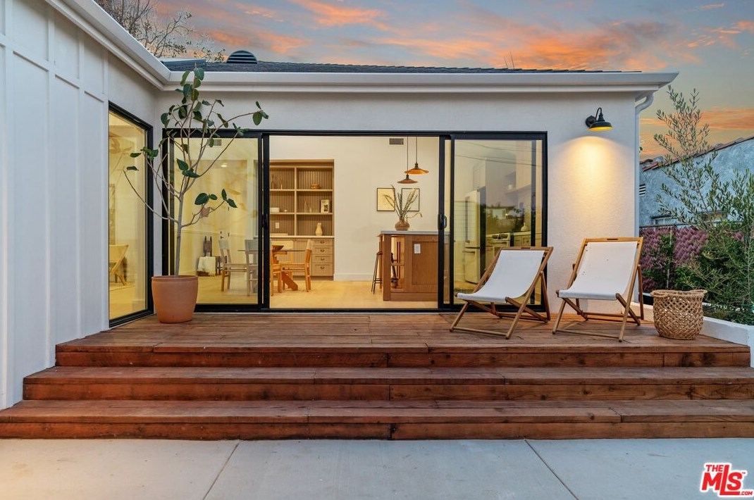 1828 Cochran Ave, Los Angeles CA  90019-5218 exterior