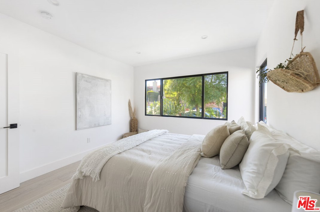 1828 Cochran Ave, Los Angeles CA  90019-5218 exterior