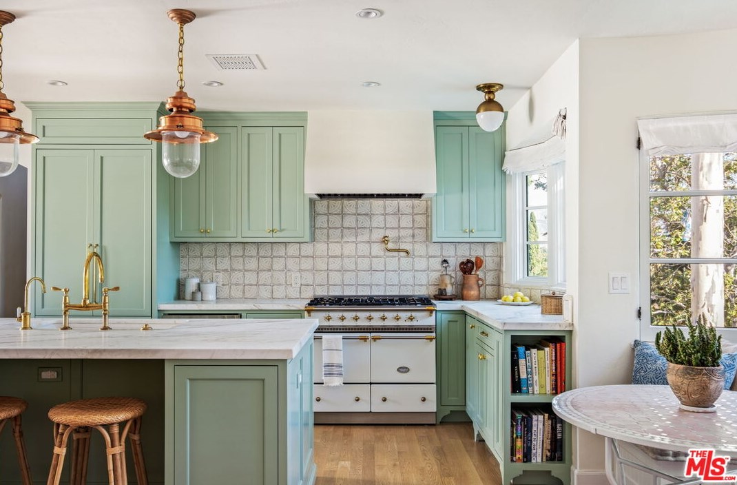 2466 Moreno Dr, Los Angeles CA  90039-2640 exterior