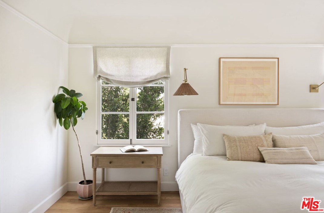 2466 Moreno Dr, Los Angeles CA  90039-2640 exterior