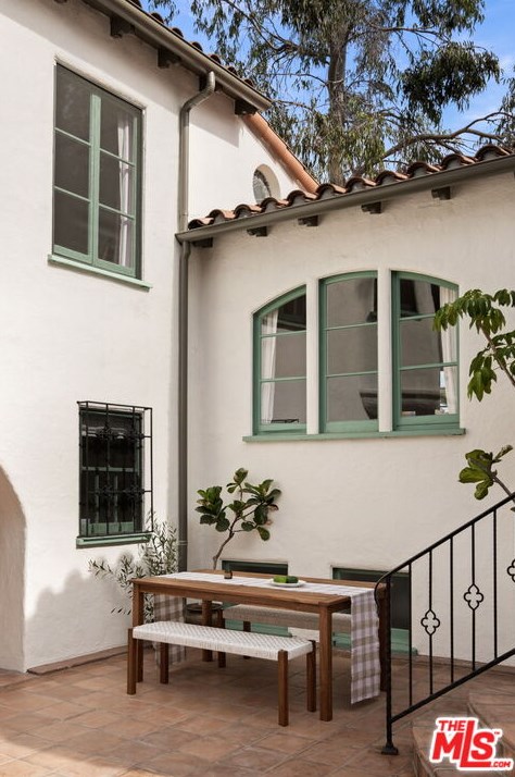 2466 Moreno Dr, Los Angeles CA  90039-2640 exterior