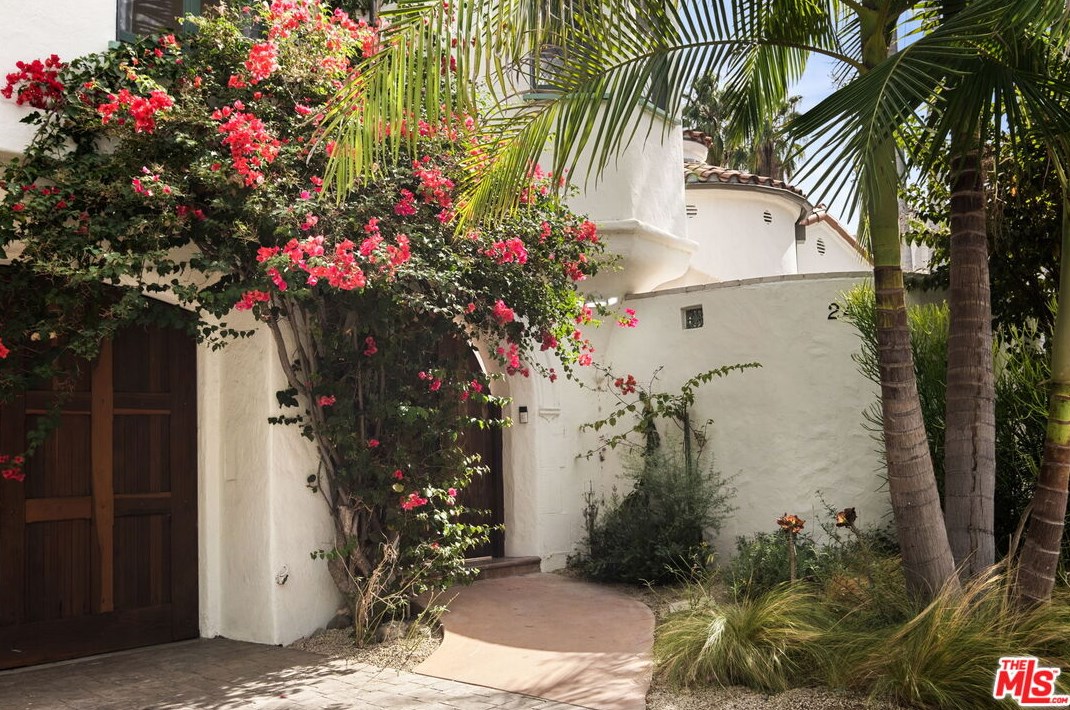 2466 Moreno Dr, Los Angeles CA  90039-2640 exterior