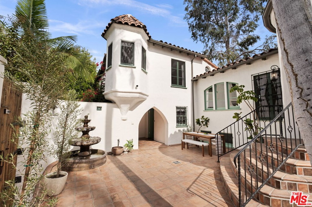 2466 Moreno Dr, Los Angeles CA  90039-2640 exterior