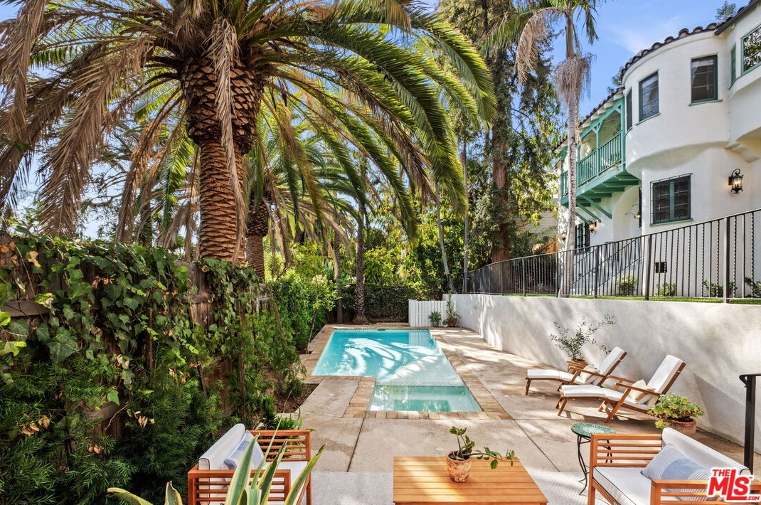 2466 Moreno Dr, Los Angeles CA  90039-2640 exterior