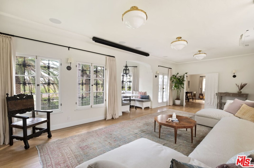 2466 Moreno Dr, Los Angeles CA  90039-2640 exterior