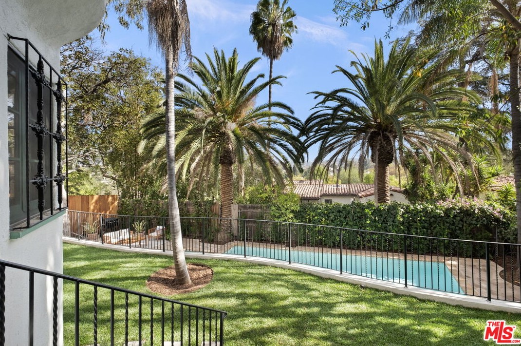 2466 Moreno Dr, Los Angeles CA  90039-2640 exterior