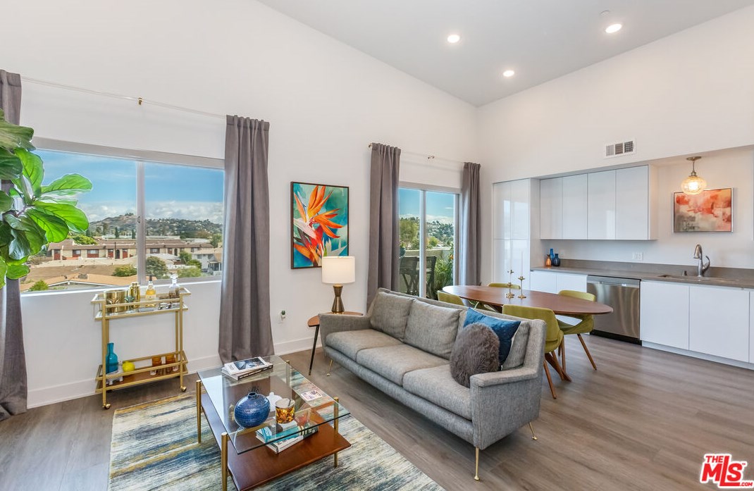 518 E Windsor Rd #409, Glendale, CA 91205